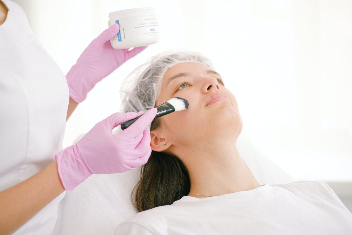 Bioptron lámpával a tökéletes bőrért - Fényterápia ráncok és aknék ellen - Hatékony anti-aging és bőrtökéletesítés